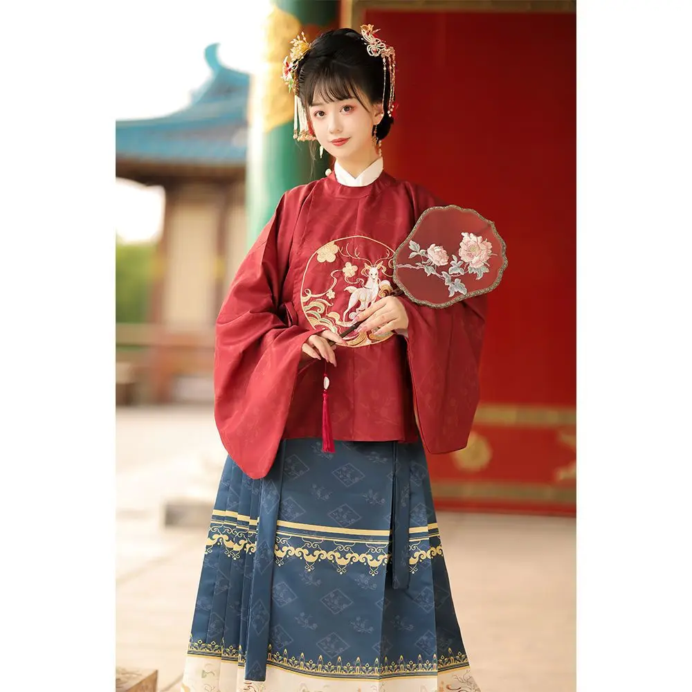 Hanfu ชุดเดรสคอกลมแขนสองข้างปักลายหน้าม้าสำหรับฤดูใบไม้ร่วงและฤดูหนาว