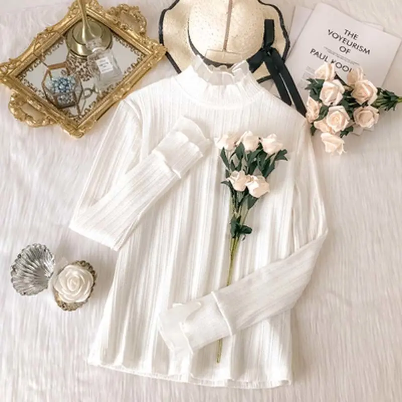 เสื้อยืดถักไหมสีดำประกบลูกไม้สีสดใส เสื้อยืดแขนบานแฟชั่นฤดูใบไม้ผลิฤดูร้อนผู้หญิงสวยๆ ลายทางแนวตั้ง