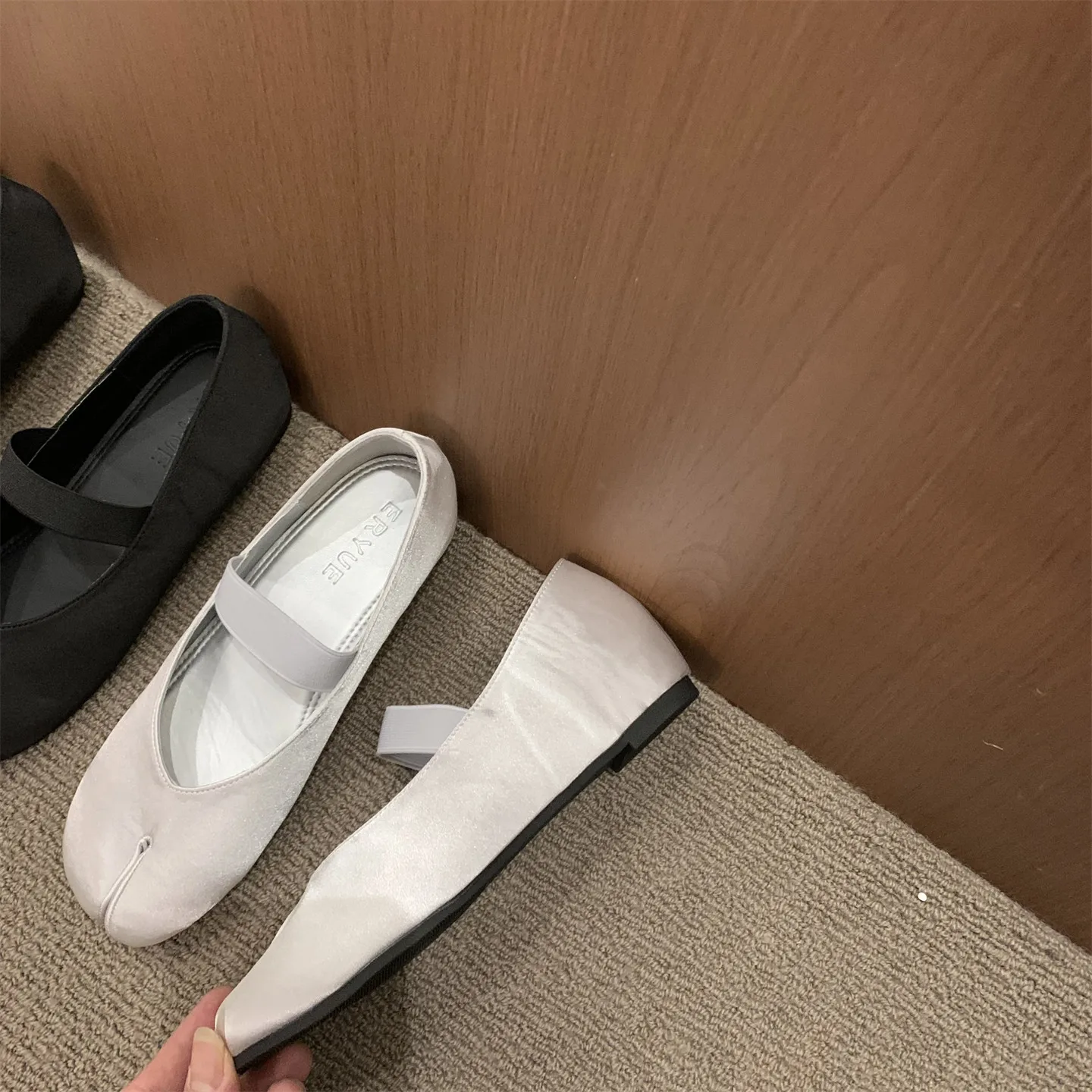 Women Black Wedges Heels Party Round Toe Mid Heeled Pumps Fashion Office Lady Slip-On Shoes Sexy Tabi Ninja Shoes