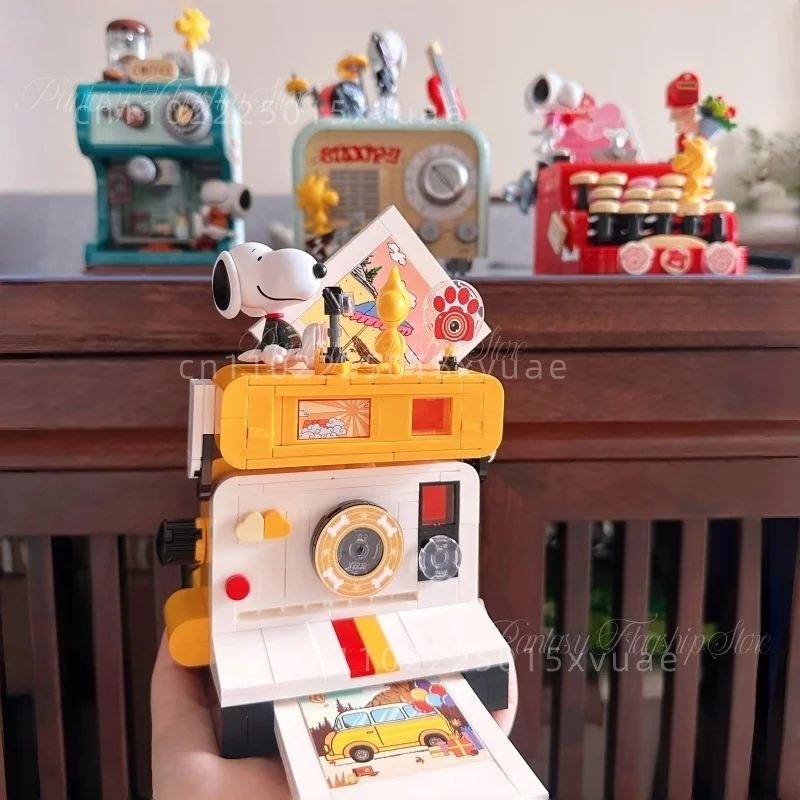 Snoopy Building Blocks Light and Shadow Camera Coffee Machine Radio Assemble Model Toys Retro Home Appliances Decoration Gifts