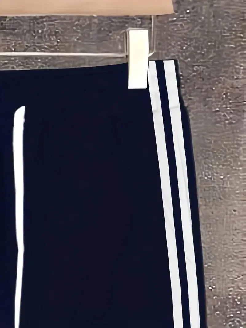 يتميز المجموعة الرجالية الجديدة لربيع وخريف 2025 بطباعة مخططة ثلاثية الأبعاد عصرية ومريحة وناعمة #6