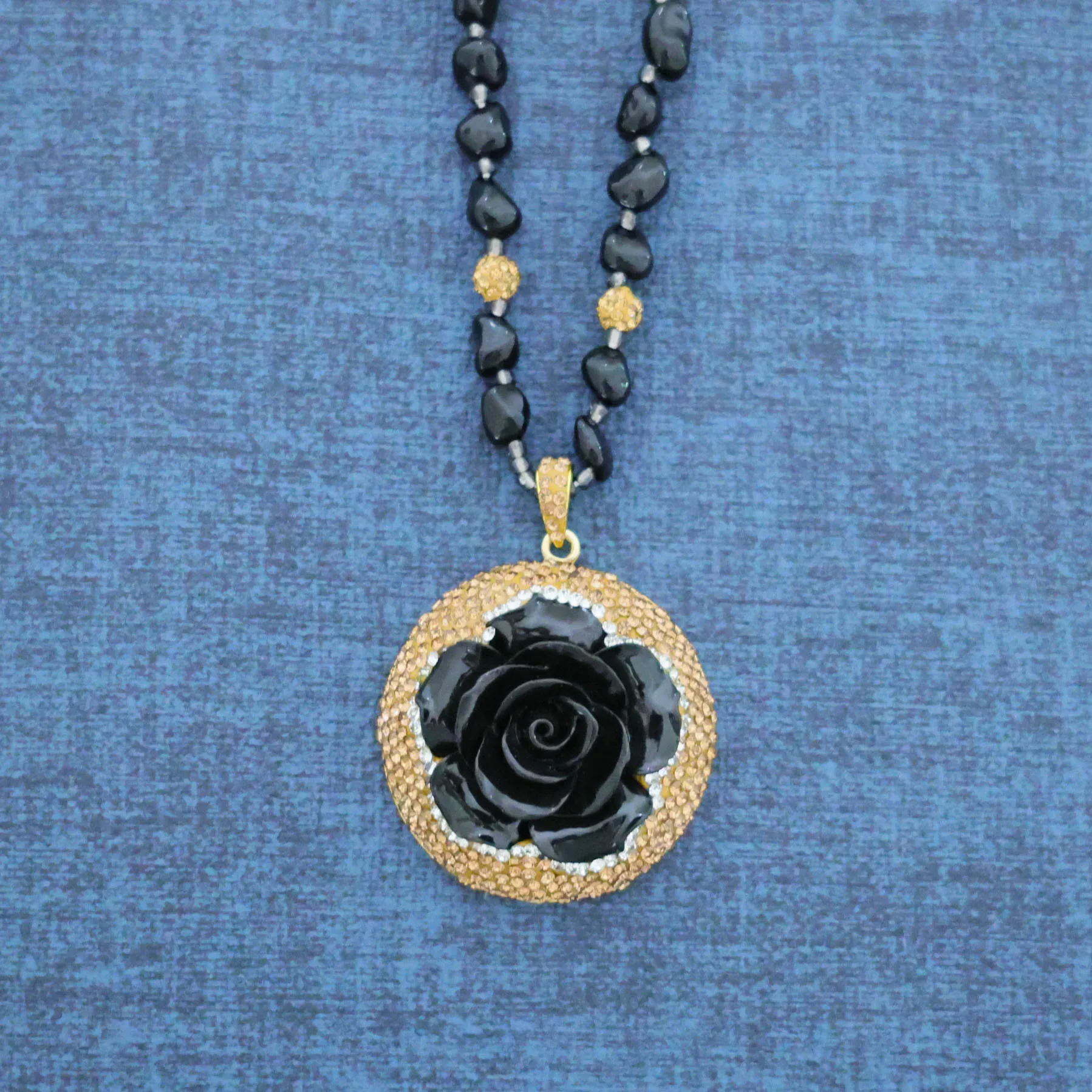 nuova-collana-in-ossidiana-rosa-goffrata-con-polvere-di-conchiglia-e-lapislazzuli-naturale-nuova-vendita-all'ingrosso
