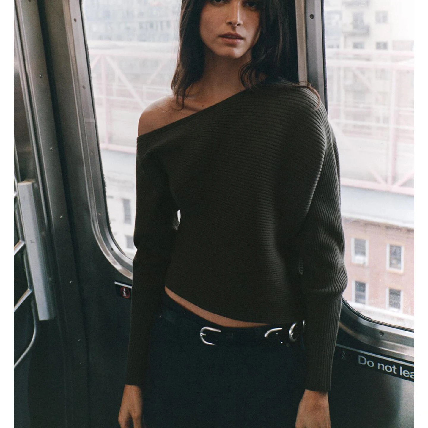 خريف جديد وصول المرأة سليم صالح طويل Sve غير المتماثلة Ne محبوك سترة لينة ألياف البوليستر V-ne الفرنسية Sle