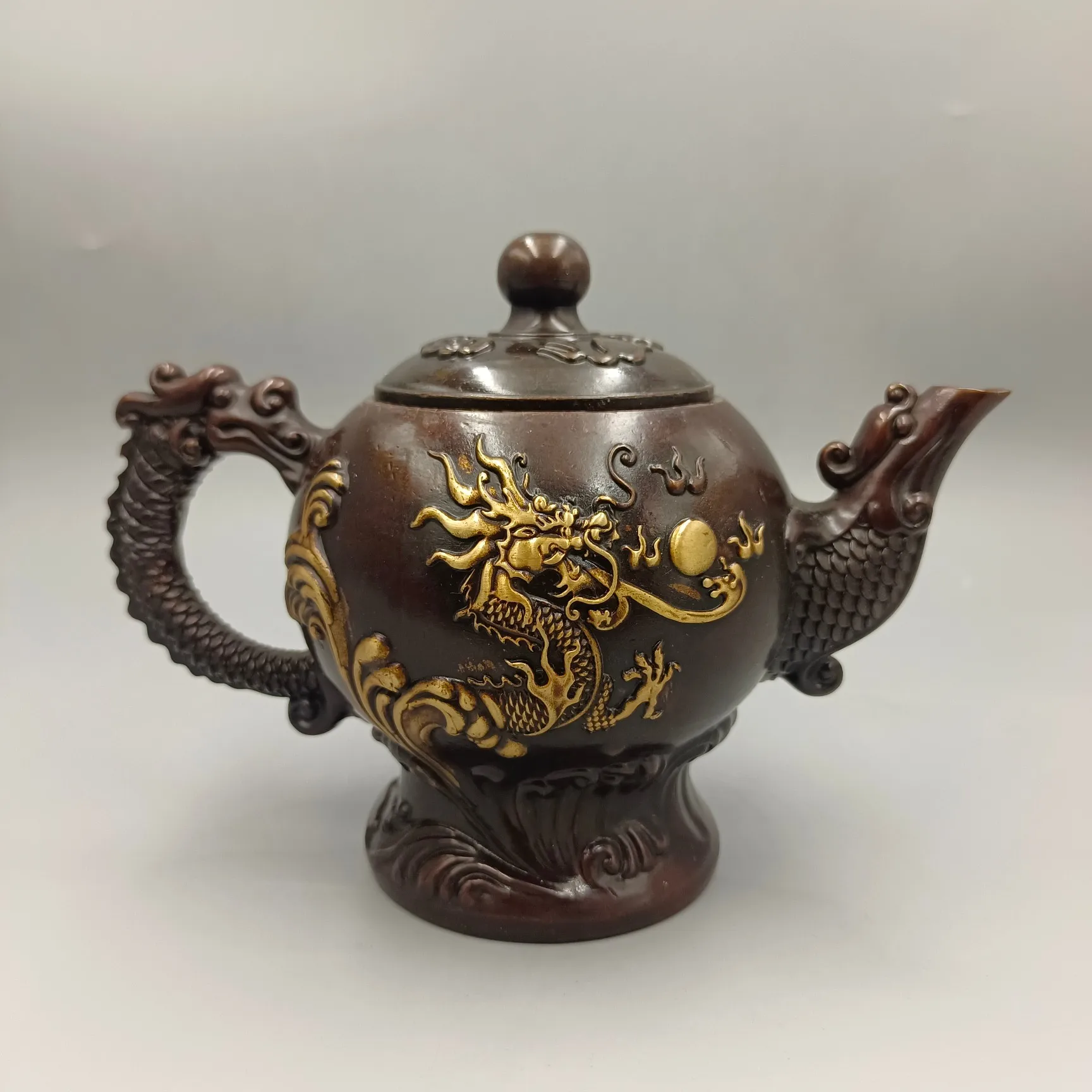 

Beautiful Looking Home Crafts Pure Copper Teapots With Exquisite Craftsmanship Worth Decorating and Collecting