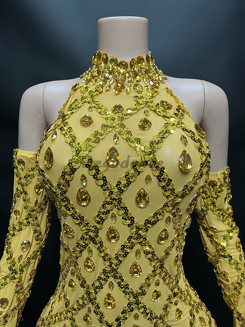 Рисунок 2 - Блестящее Золотое вечернее платье