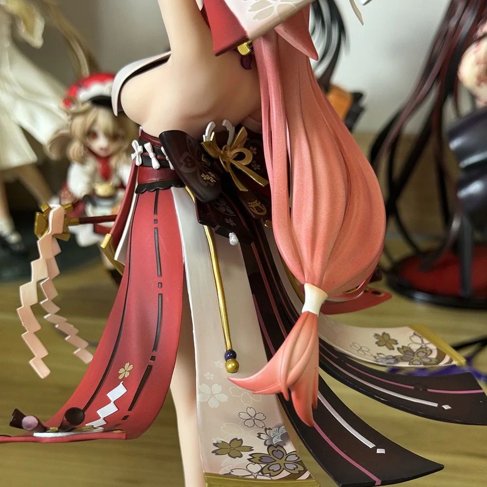 Estatua GK de chica hermosa de pie de zorro rosa Yae Miko de 25cm, figuras de acción hechas a mano de Anime, decoración de caja de escritorio, regalo ornamental