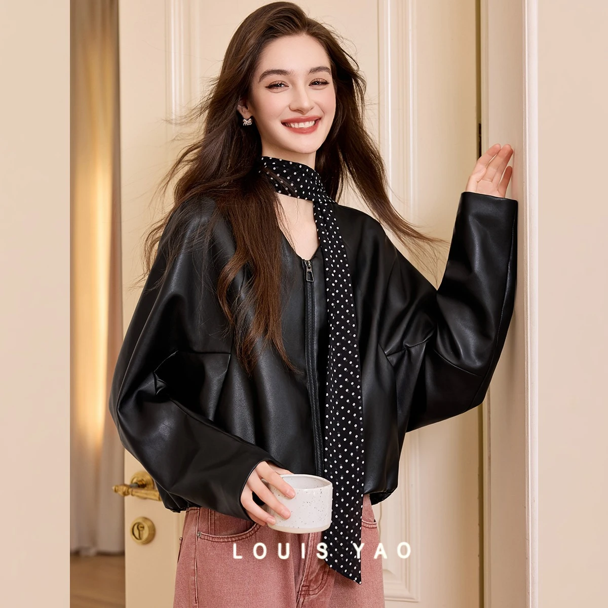 

LOUIS YAO Stylish Cardigan with Removable Bow Women's Jacket 2025 Autumn Fashion V-Neck Tops Faux Leather Women's Coats