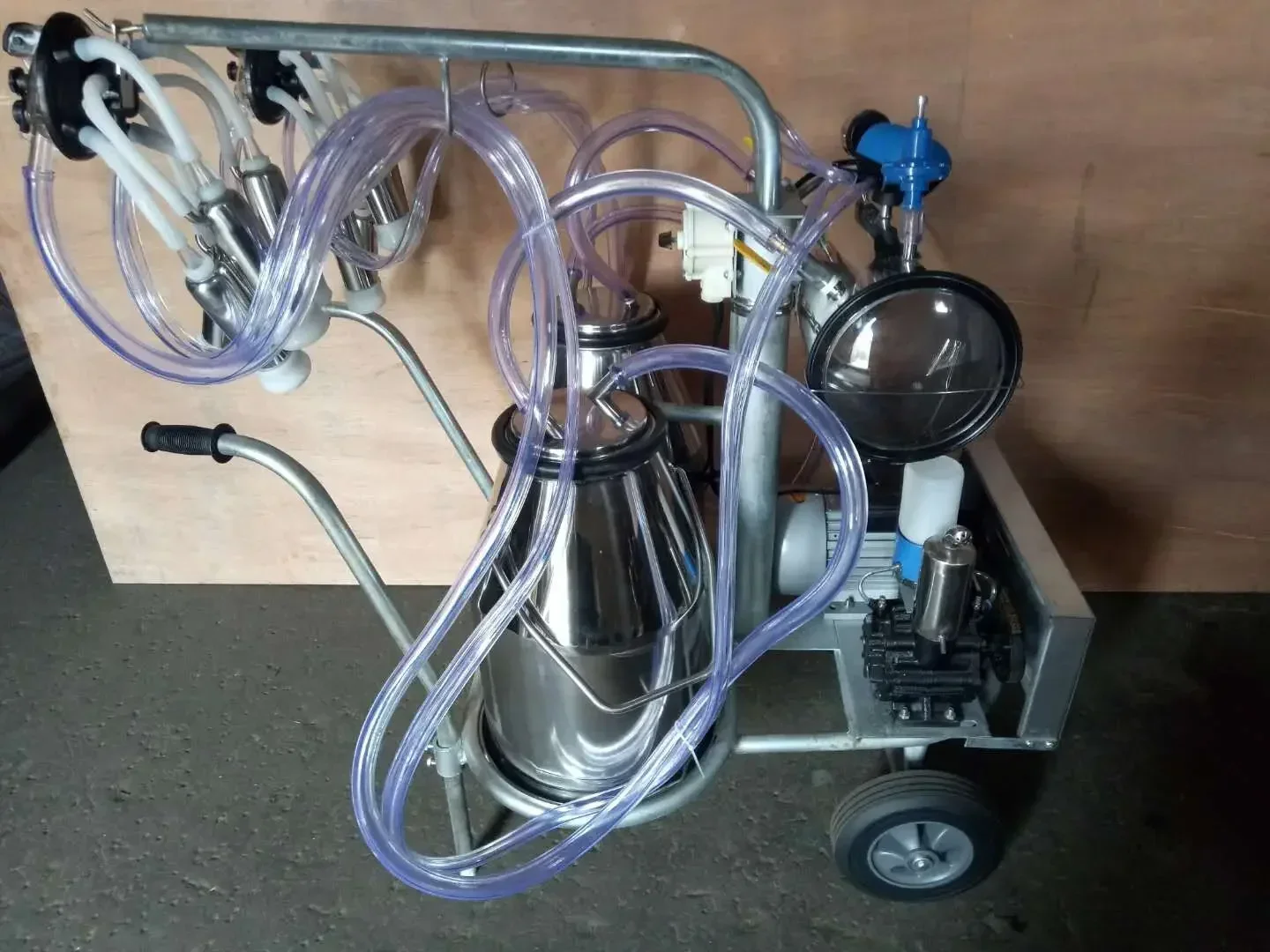 201 HJ-CM011VD01 Automatic Cow Vacuum Pump Milking Machine