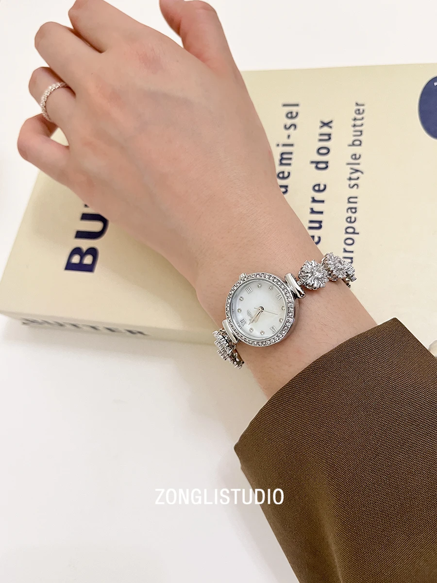 Exquisite Women'S Wristwatch, Rotating Snowflake Design, Natural And Refined, Understated Luxury And Fashion, Unique Timepiece.