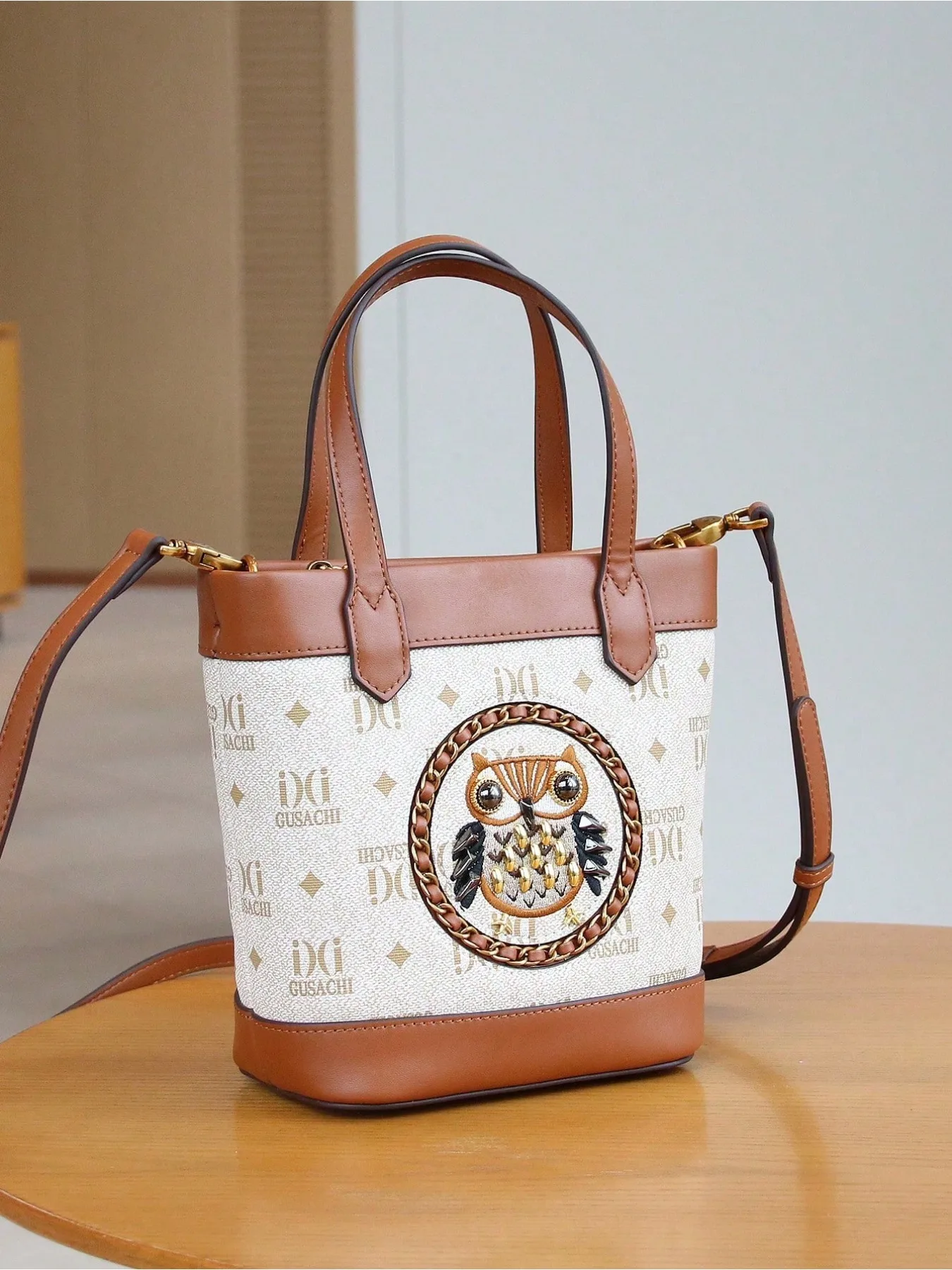 

Autumn and winter new women's vintage embroidered owl rivet tote bucket bag