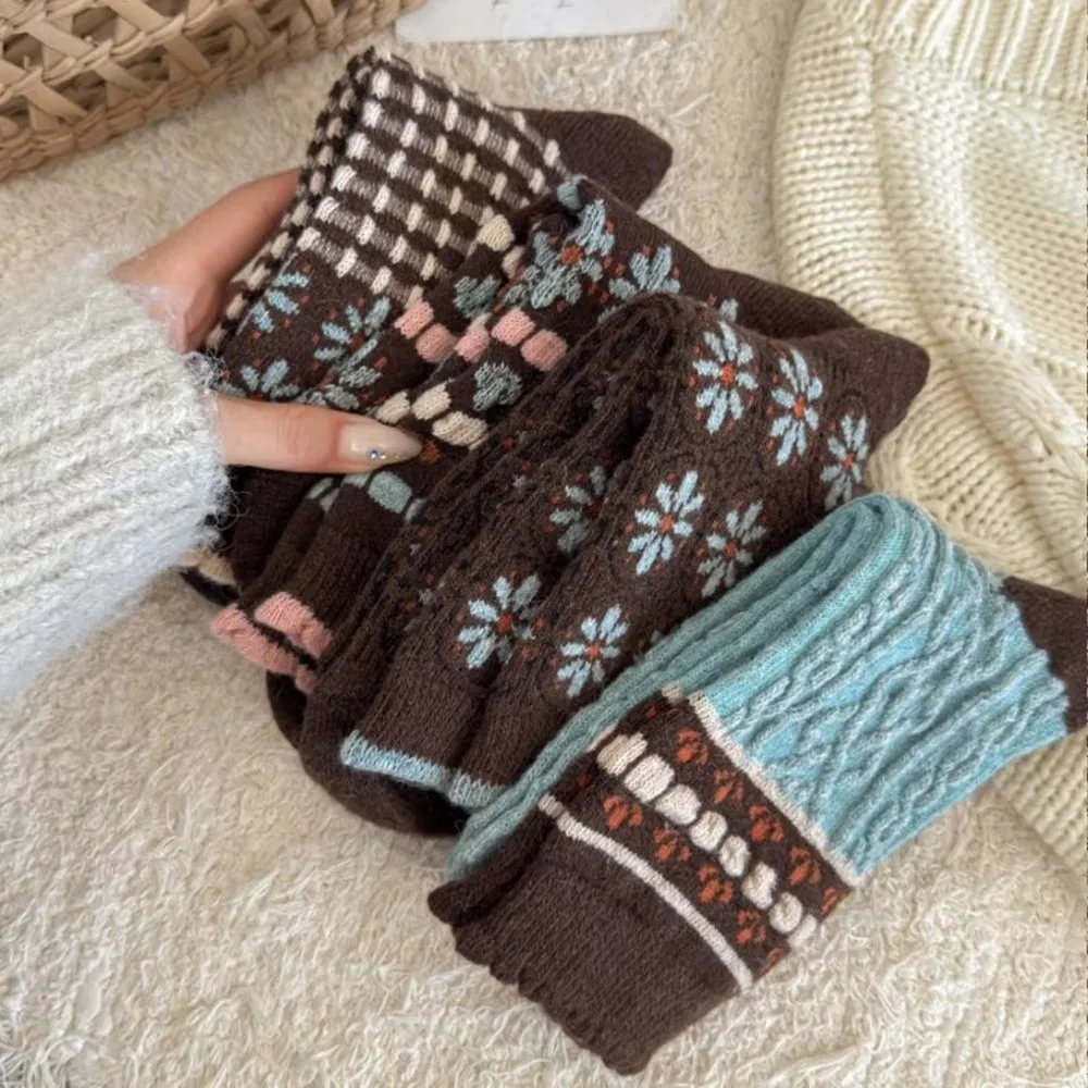 

Fashion Vintage Print Winter Socks Thickened Breathable Floor Socks Soft Warm Middle Tube Socks for Women