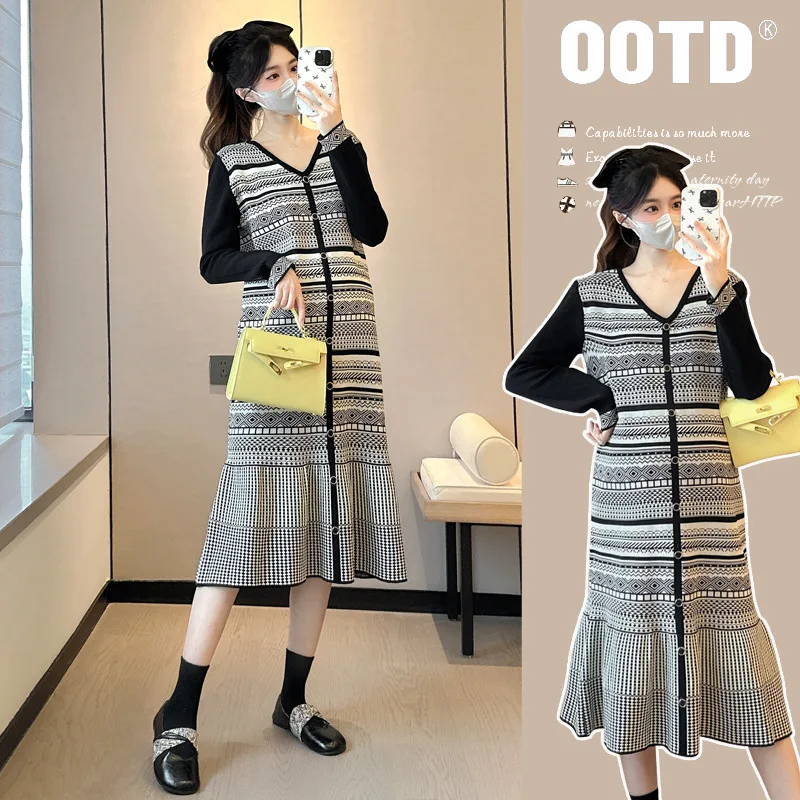 

Pregnancy Maternity Dress Autumn French Style Knit Dress Vintage Color Block Pattern Elegant Loose Fit Long Dress for Mothers