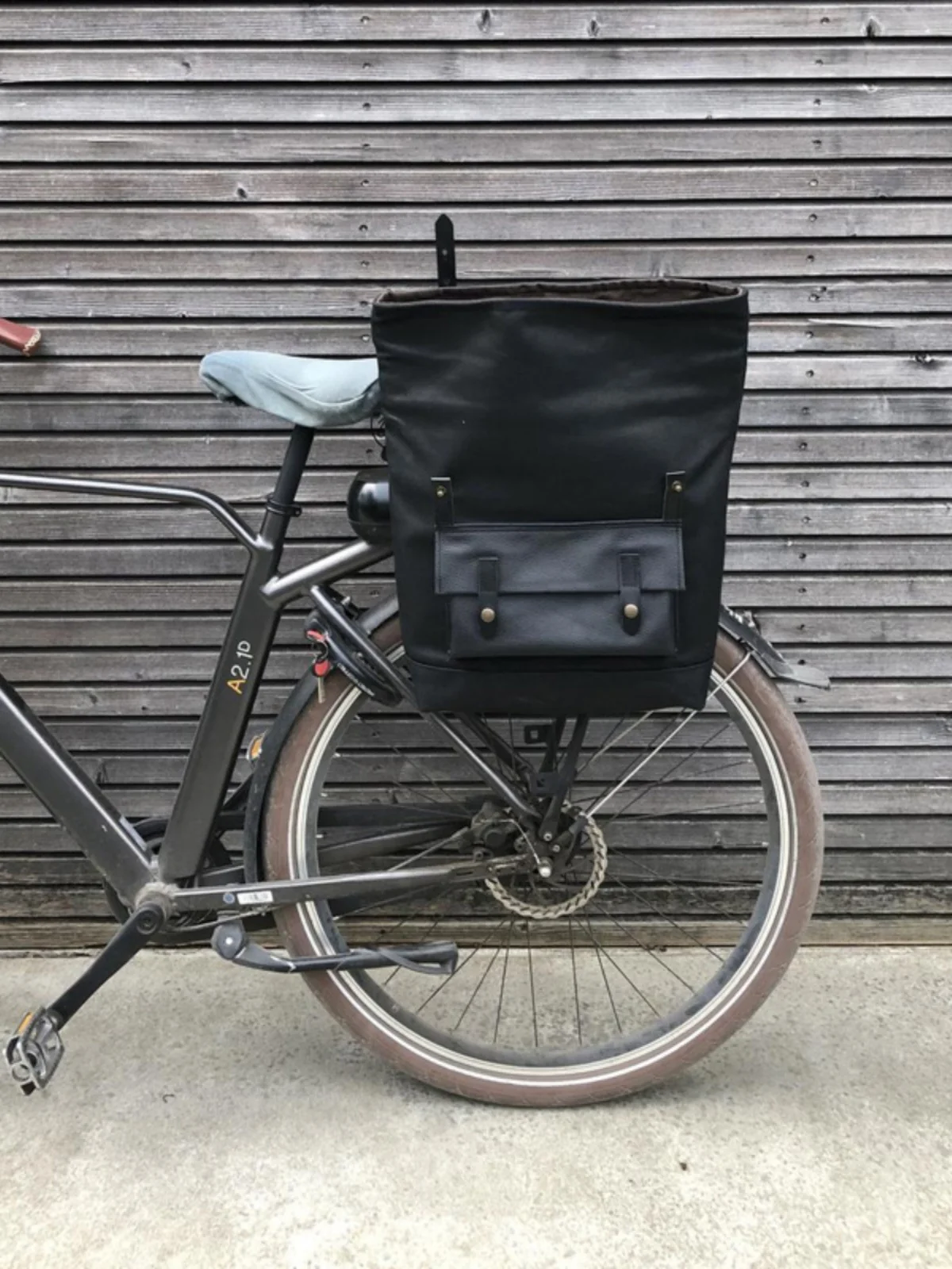 Retro Style Canvas Saddlebag Waterproof Wax Dyed Motorcycle Bag for Commuting And Traveling  Biker Bag