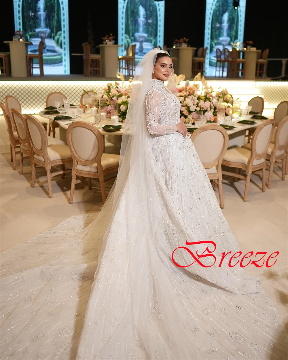 Robes de mariée personnalisées en Organza blanc de haute qualité, simples, col en v, manches longues, traîne chapelle, fermeture éclair au dos