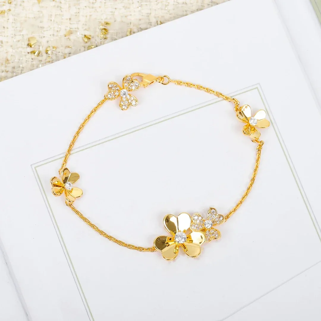 

Europe America Gold 925 Silver Flower Clover Top Quality Bracelet Women Luxury Jewelry Designer Trend