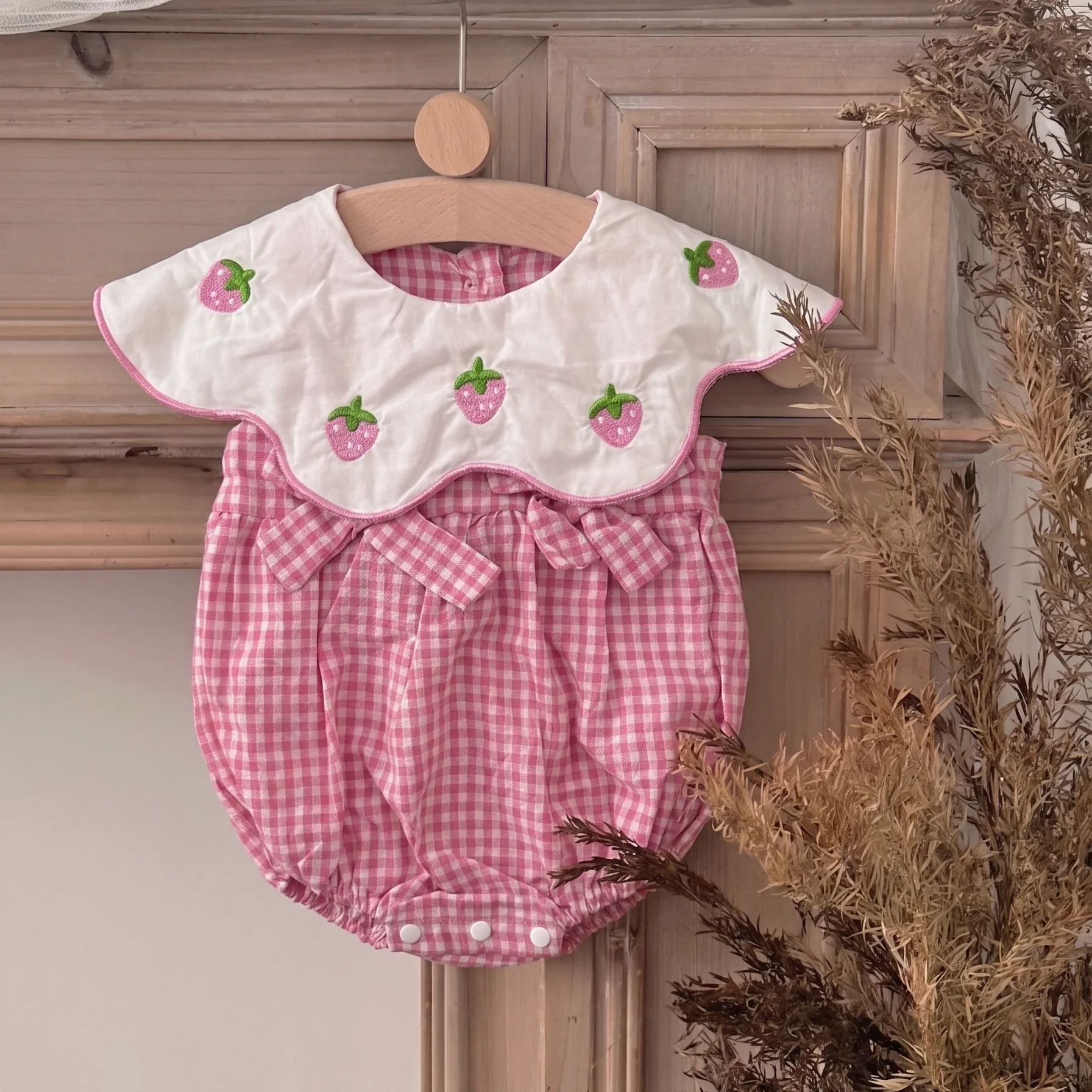 New Summer Newborn Clothes Baby Girls Peter Pan Collar Rompers Infant Baby Girls Strawberry Print Baby Rompers Clothes 0-18M