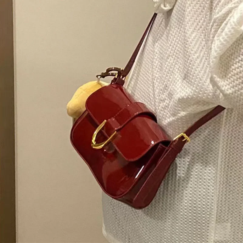 High-quality bag patent leather shiny vintage burgundy horseshoe buckle, fashionable, hand-held, underarm shoulder crossbody bag