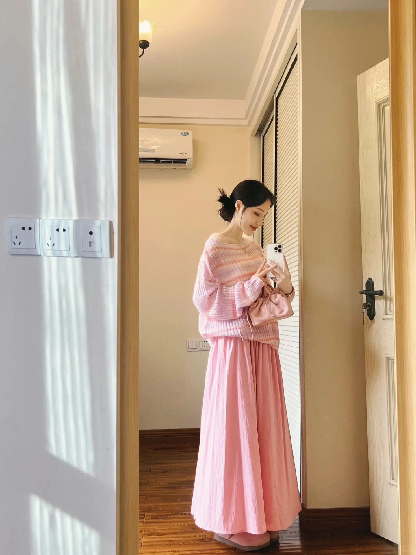 

Весенне-осенний женский комплект из мягкого розового вязаного свитера в полоску и юбки, создающий ощущение роскоши, модный комплект из двух предметов...