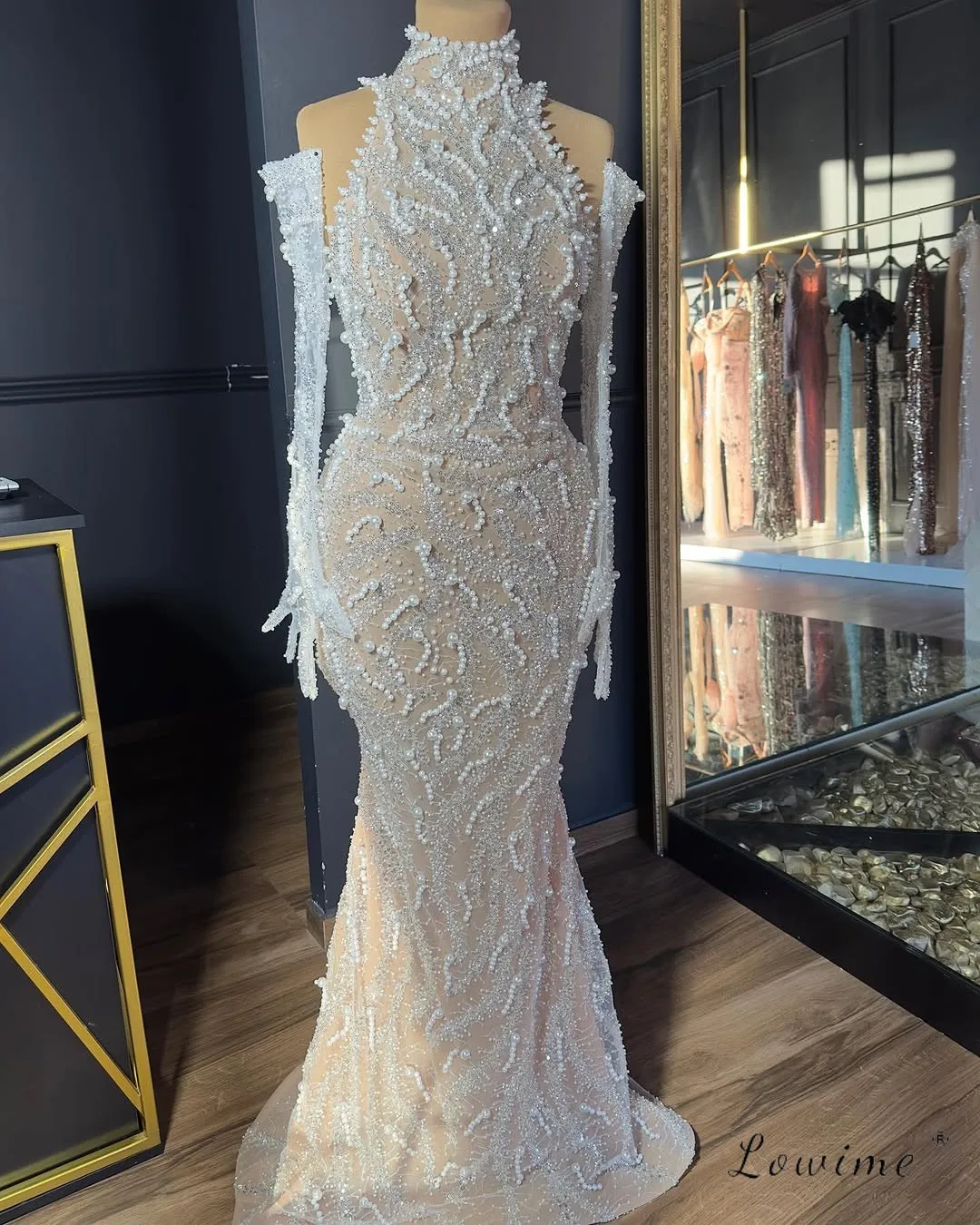 

2025 Customized Luxury Pearls Beaded Evening Dresses Gowns White Nude Mermaid Party Dress With Long Glove