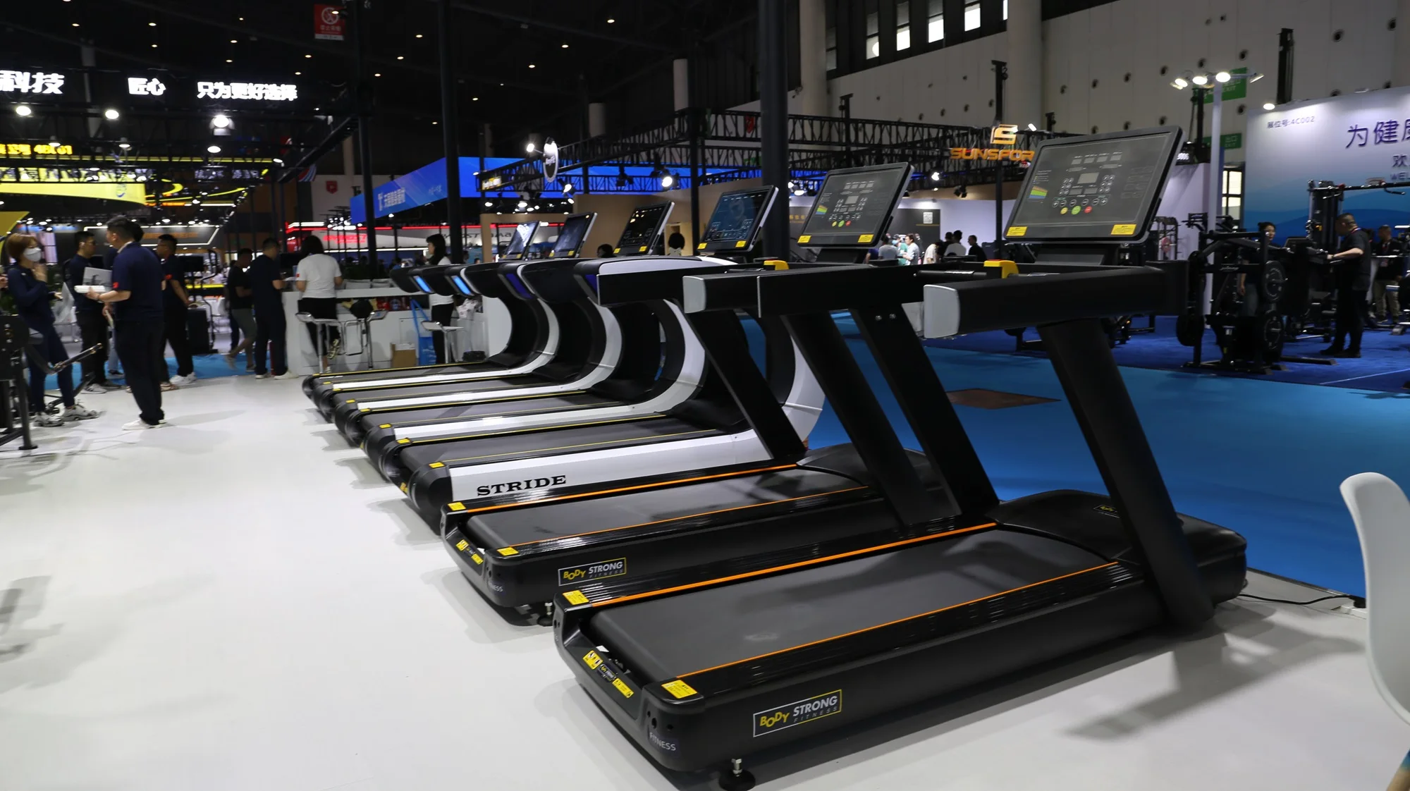 Factory Direct Sale Commercial Treadmill Cardio Machine Body Strong Fitness Equipment Gym Fitness Sets