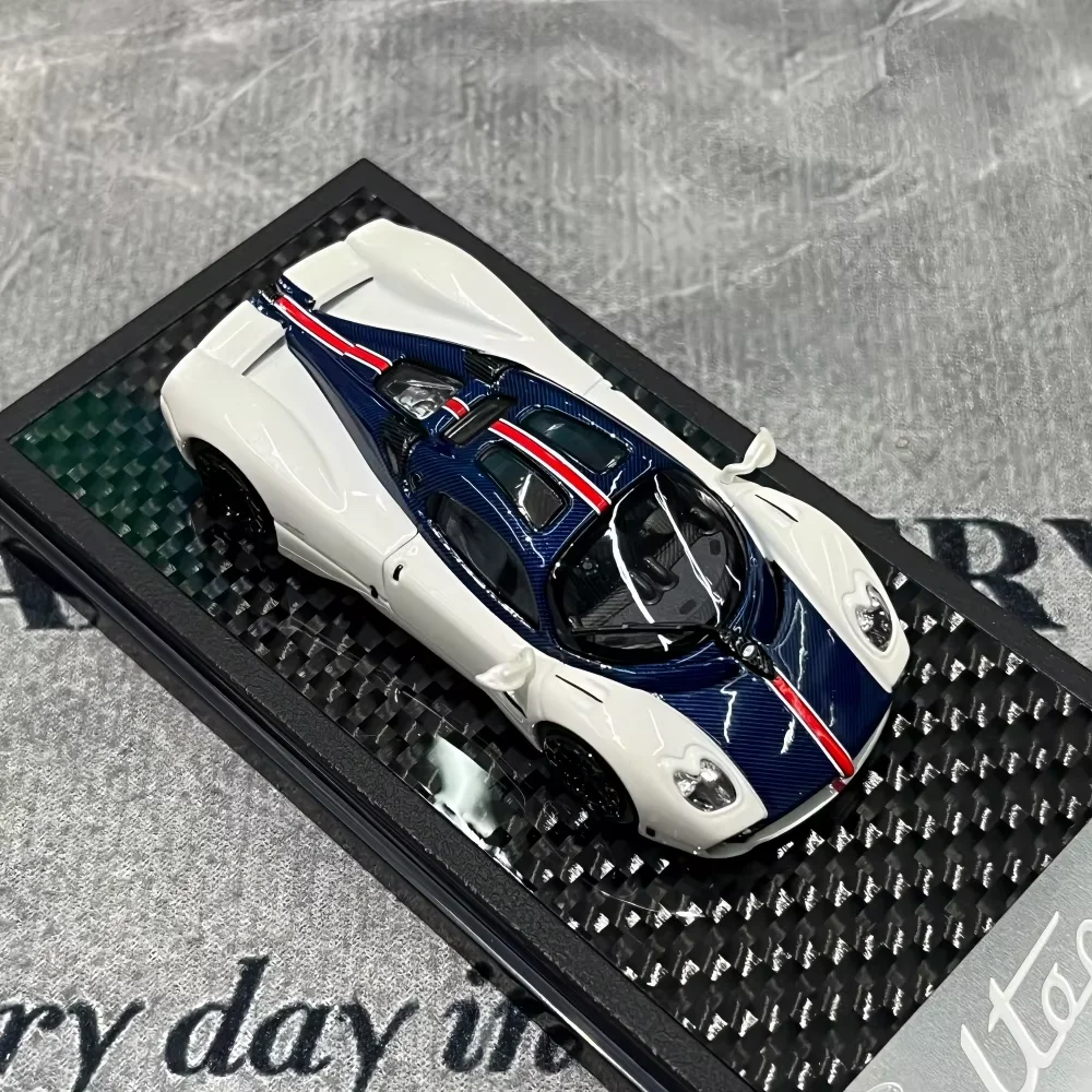 LCD 1·64 Utopia Coupe Diecast Model Car