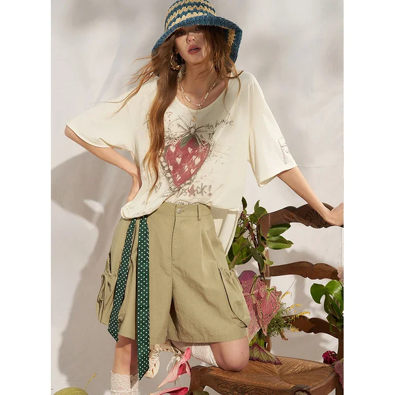 ELFSACK Strawberry Charm Cargo Shorts , High Waist Casual Workwear Shorts, Summer Streetwear