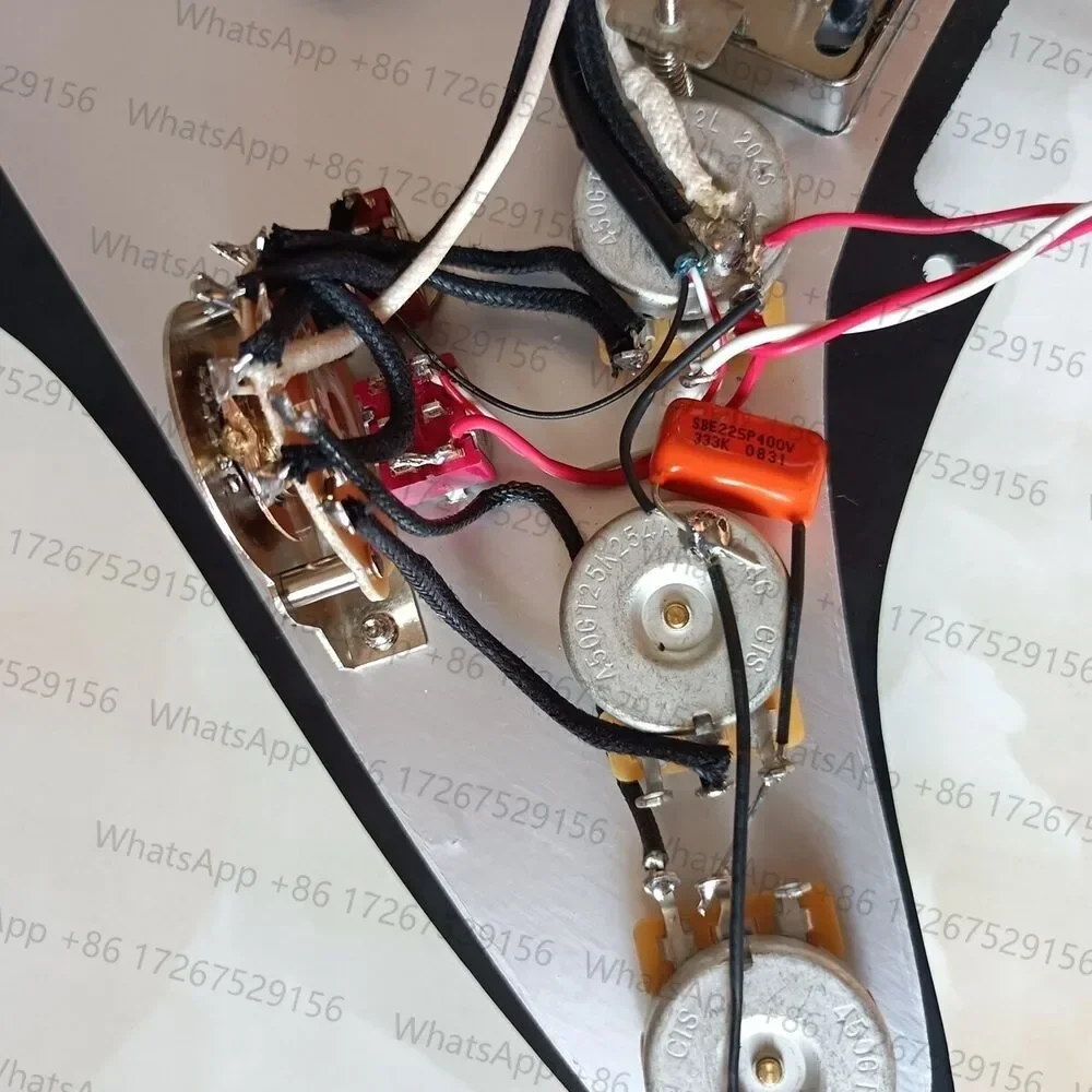 SSH مجموعة جيتار St Pickguard سلكية مسبقًا محملة ألنيكو 5 هامبوكر اختيار الحرس لفائف تقسيم التبديل متعدد التبديل لجيتار ST #5