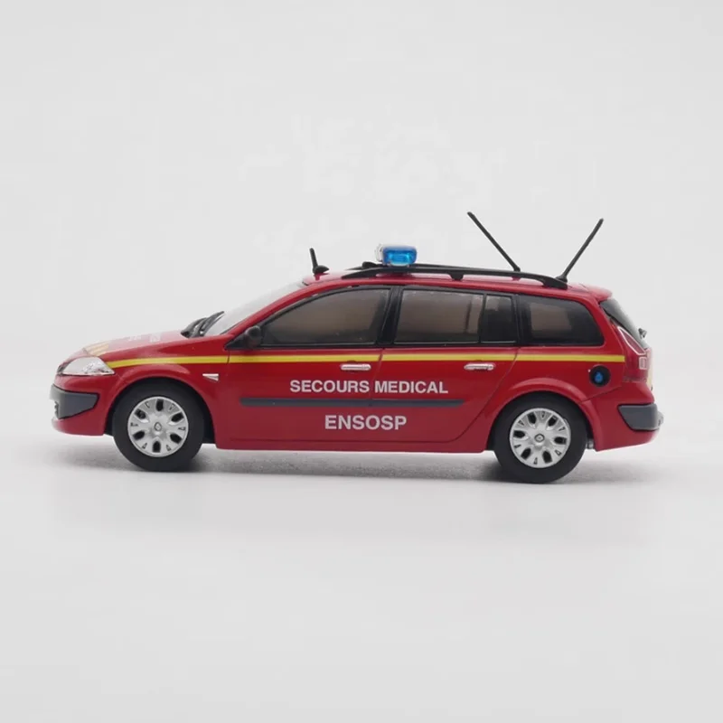 Diecast escala 1:43 ixo megane quebrar motor de incêndio liga modelo de carro produto acabado simulação brinquedo modelo estático exibição