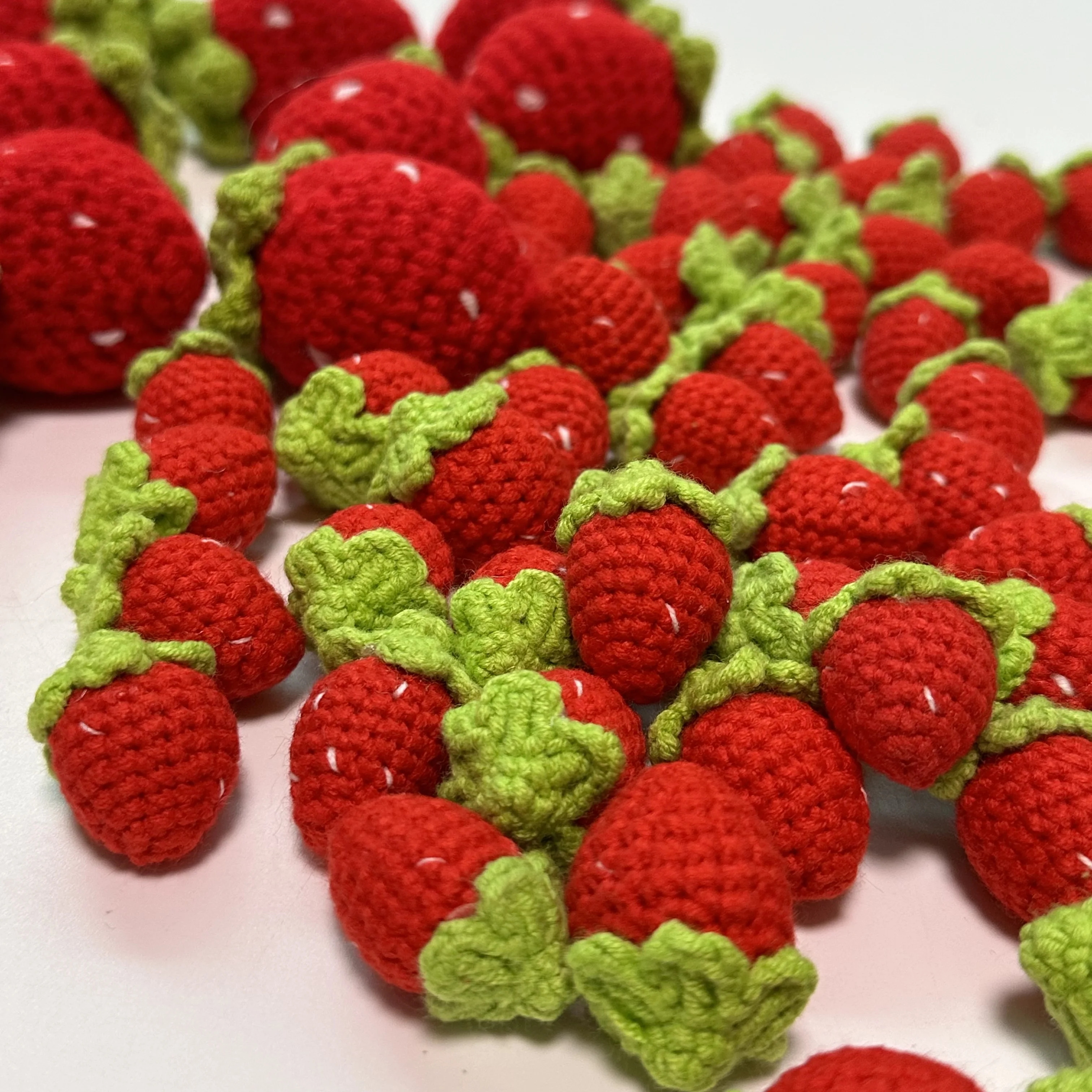 Handmade Wool Crochted Strawberry Pendant Woven Fruit Pendant Keychain Keyring Creative Car Bag Decoration  Jewelry Gift