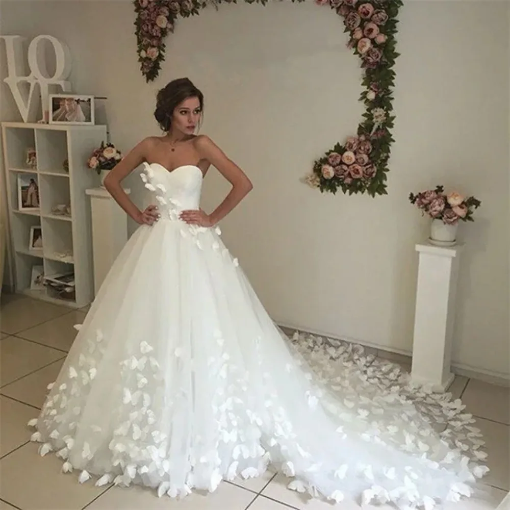 Elegant Pleat White Sweetheart Butterfly Decal A-line Wedding DressesSweepTrain vestidos de novia Sweep Train Tulle Bridal Gown