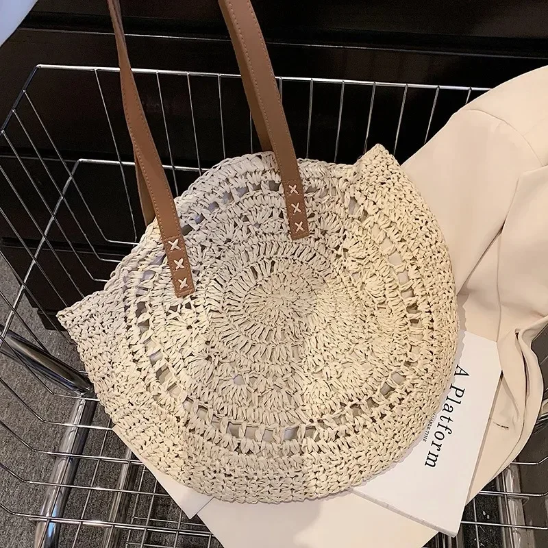 Bolso de playa de paja para mujer, bolsa de rafia tejida a mano de estilo bohemio e informal y con diseño redondo para el verano