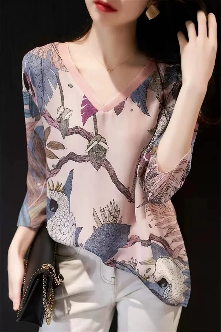 Pink printed silk short sleeve T-shirt Women\'s 2022 Summer Korean version loose V-neck fashion sleeves with seven points