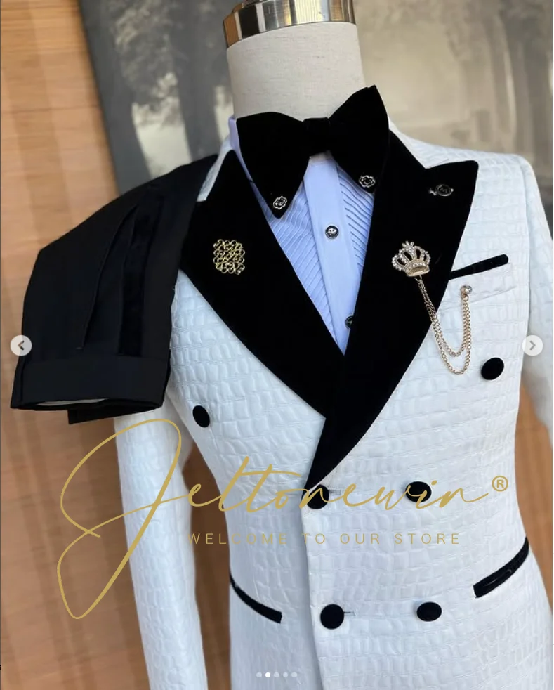 بدلة رجالية سوداء مكونة من قطعتين مع طية صدر السترة وقماش شبكي مزخرف، طراز عصري أنيق لمناسبات العريس أو الولائم