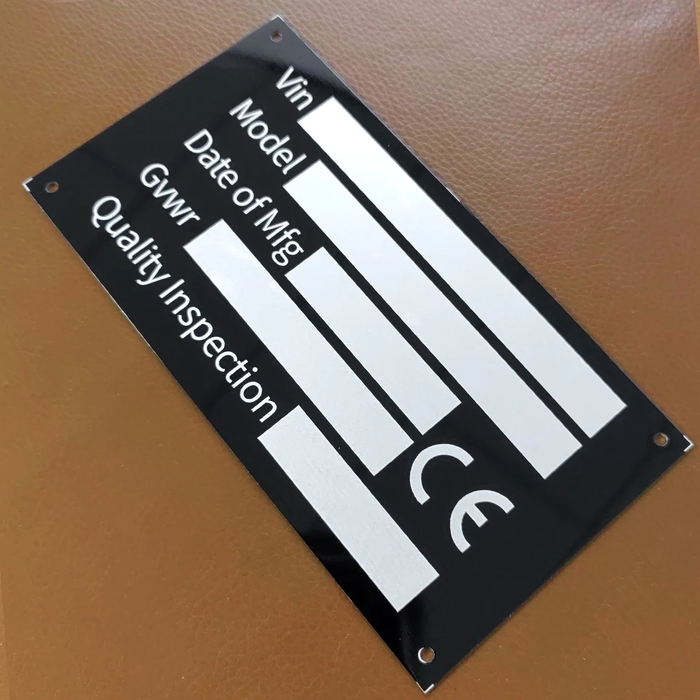 Tablica identyfikacyjna do przyczepy samochodowej z aluminium 153 x 82 mm, czysta lub grawerowana, tablica z numerem VIN, datą, modelem, obciążeniem całkowitą ładunkową (GVWR), części do kamperów, akcesoria do przyczep kempingowych.
