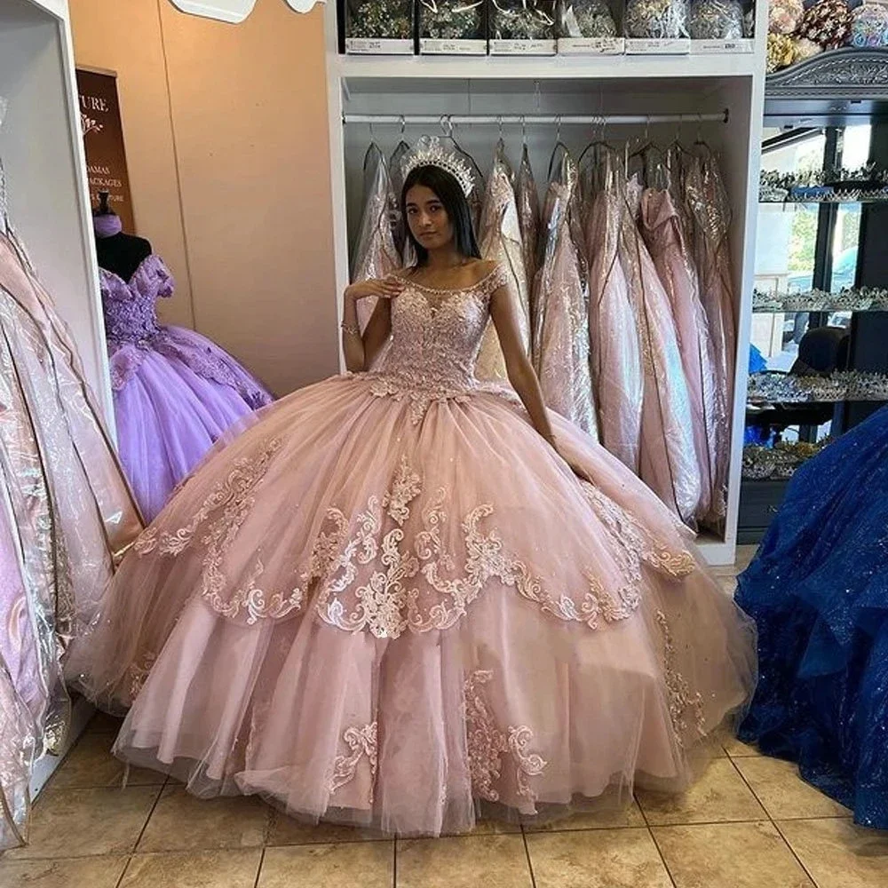 Vestido de quinceañera de princesa con lazo en la espalda rosa, hombros descubiertos, apliques de encaje, vestido de baile escalonado, mascarada, 15 vestidos de fiesta