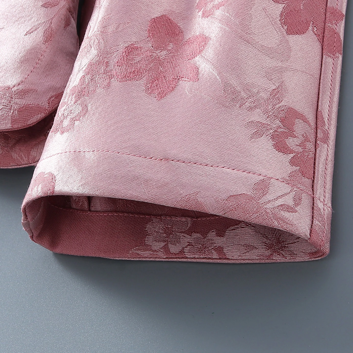 ملابس عصرية للنساء 35% حرير التوت الطبيعي 65% صوف جاكار نسائي برقبة دائرية وأكمام طويلة معطف سترة