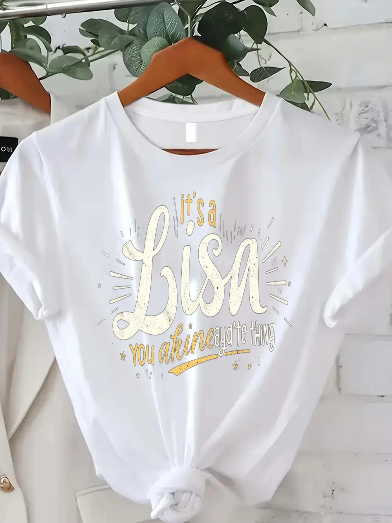 تي شيرت نسائي Lisa It's a Thing تي شيرت نسائي كاجوال، تي شيرت برسومات مثيرة وعصرية للارتداء اليومي