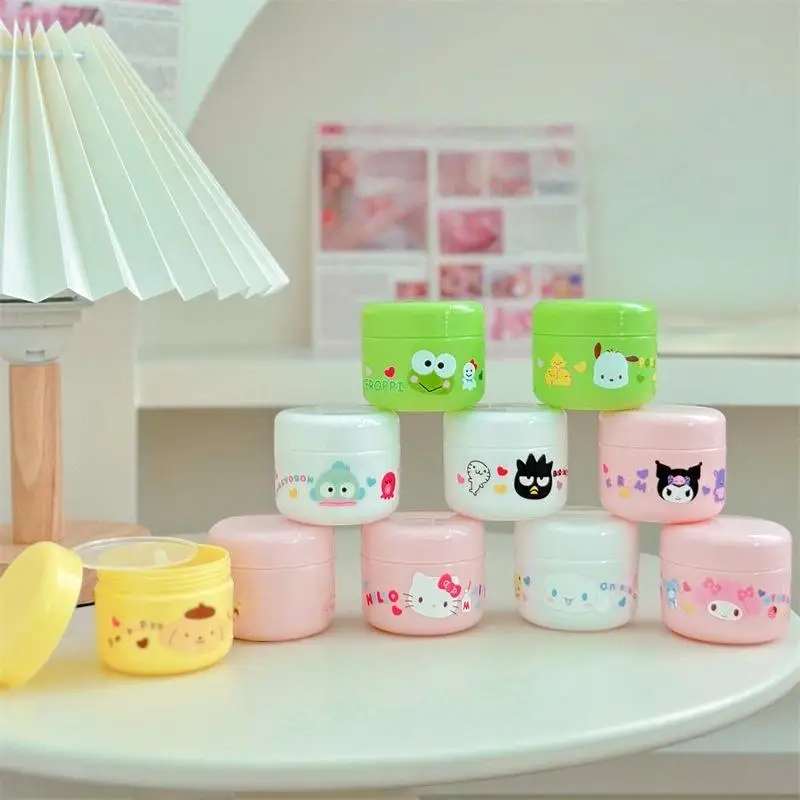 1個入り詰め替え可能なジェル缶、サンリオの蓋付きプラスチックボトル、化粧品用クリーム容器、リップグロスボックス、小型ポットジャー