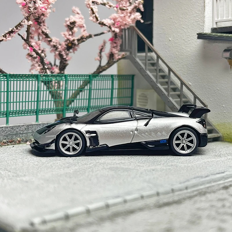 Tarmac Works TW 1:64 Huayra BC metal  model car