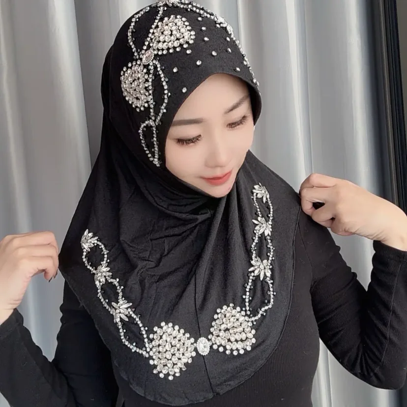 Fashion Design Islamic Lady Hijab Shawls With Diamonds Earrings