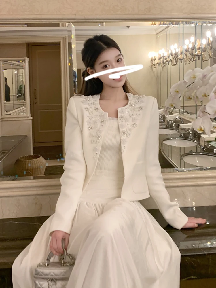 

White Studded Three-dimensional Flower Short Coat for Women French Niche Round Neck Sequined Suit