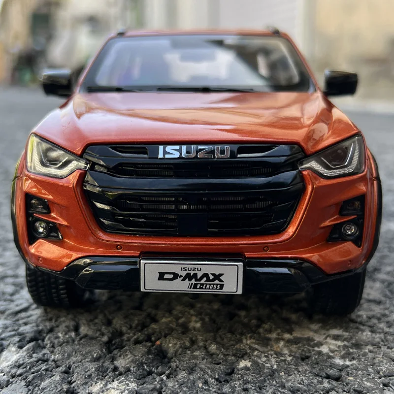 

1:18 Original Model,Isuzu D-MAX Pickup 2023 Truck Transport Vehicle,Alloy Car Model for Display,Gift and Collections