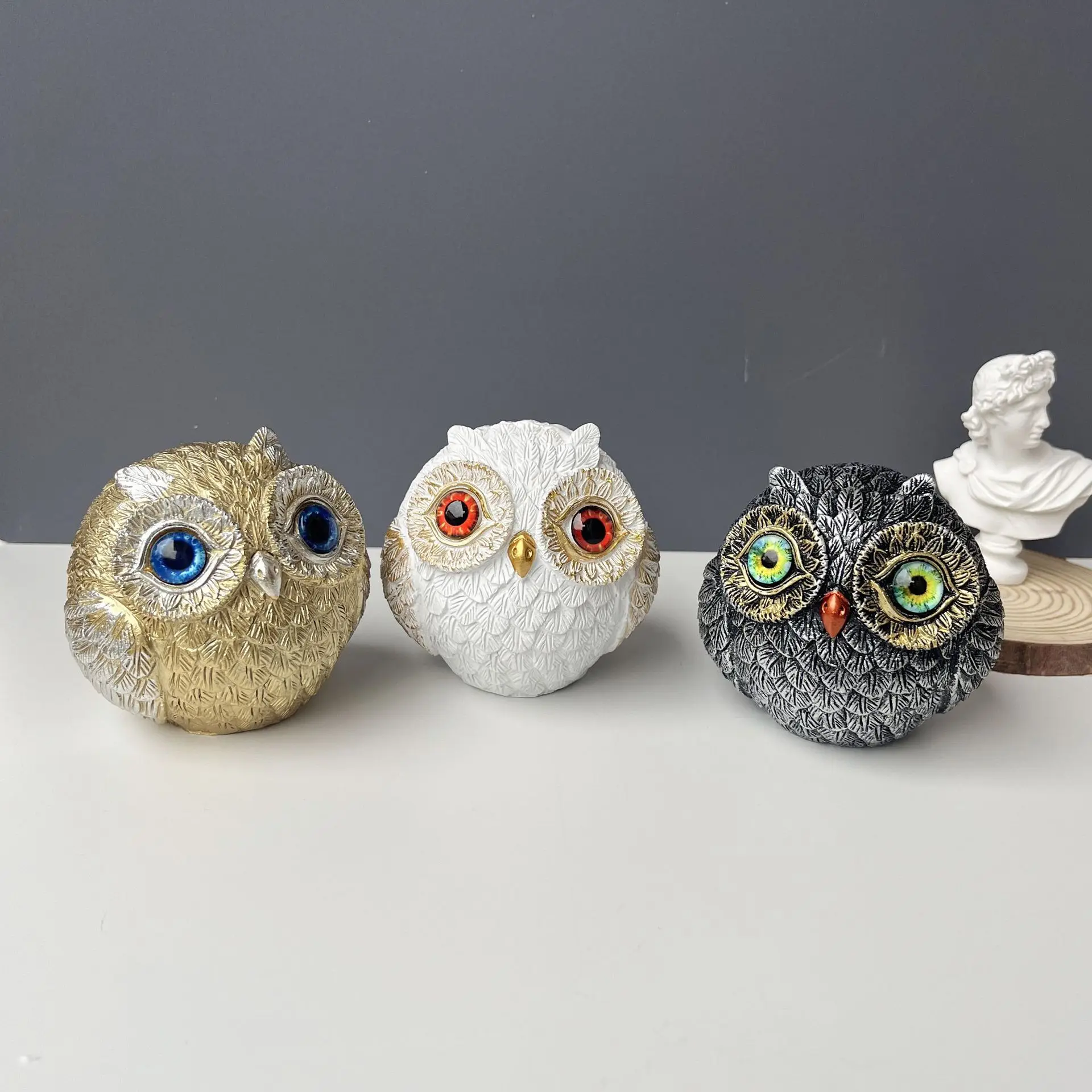Kreative Eulenfigur, Kunstharz-Skulptur, Schreibtischdekoration, einzigartiges Geschenk für das Heimbüro, handgefertigte Eulenstatue, neuartiges Tierkunsthandwerk