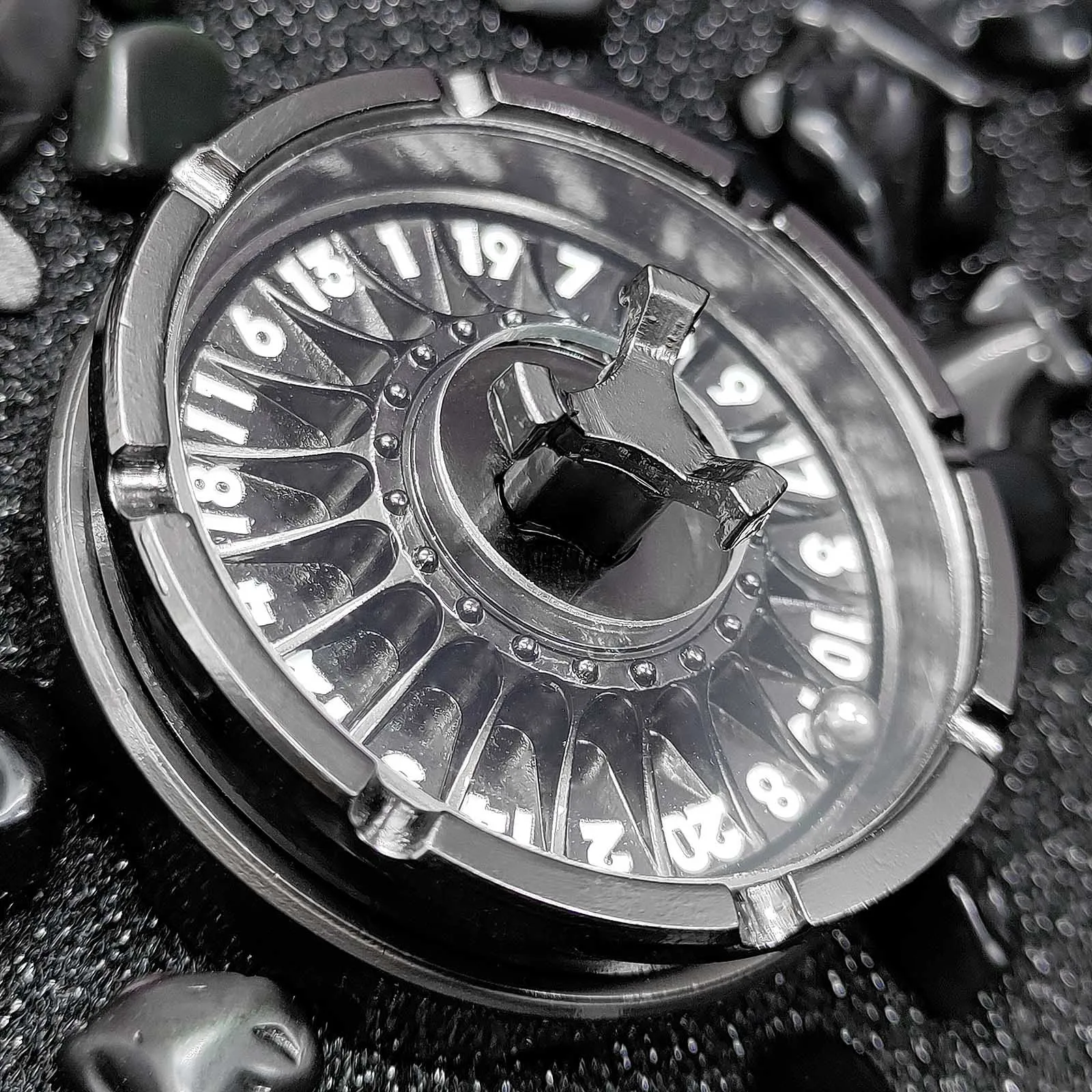 

Rotating D20 Fingertip Gyro Wheel Dice Multi sided Metal Dice RPG Role Playing DND Dragon and Dungeon 20 Sides