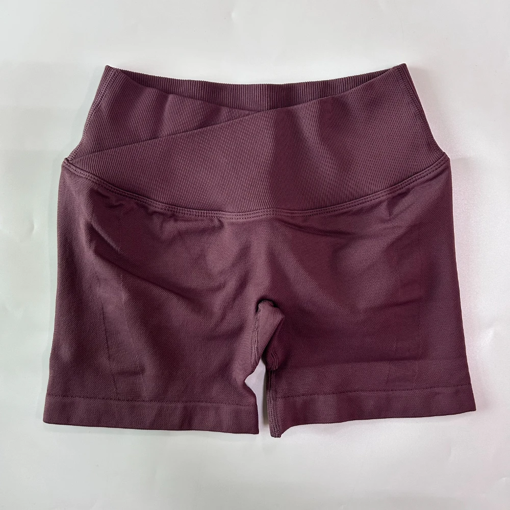Pericic 4,5'' Yoga-Shorts für Damen, Kreuzmuster, Niedriger Bund, Gerippte Nahtlose Gym-Shorts, Workout-Fitness-Shorts mit Scrunch-Butt-Effekt, Sport-Laufshorts – Detail 13
