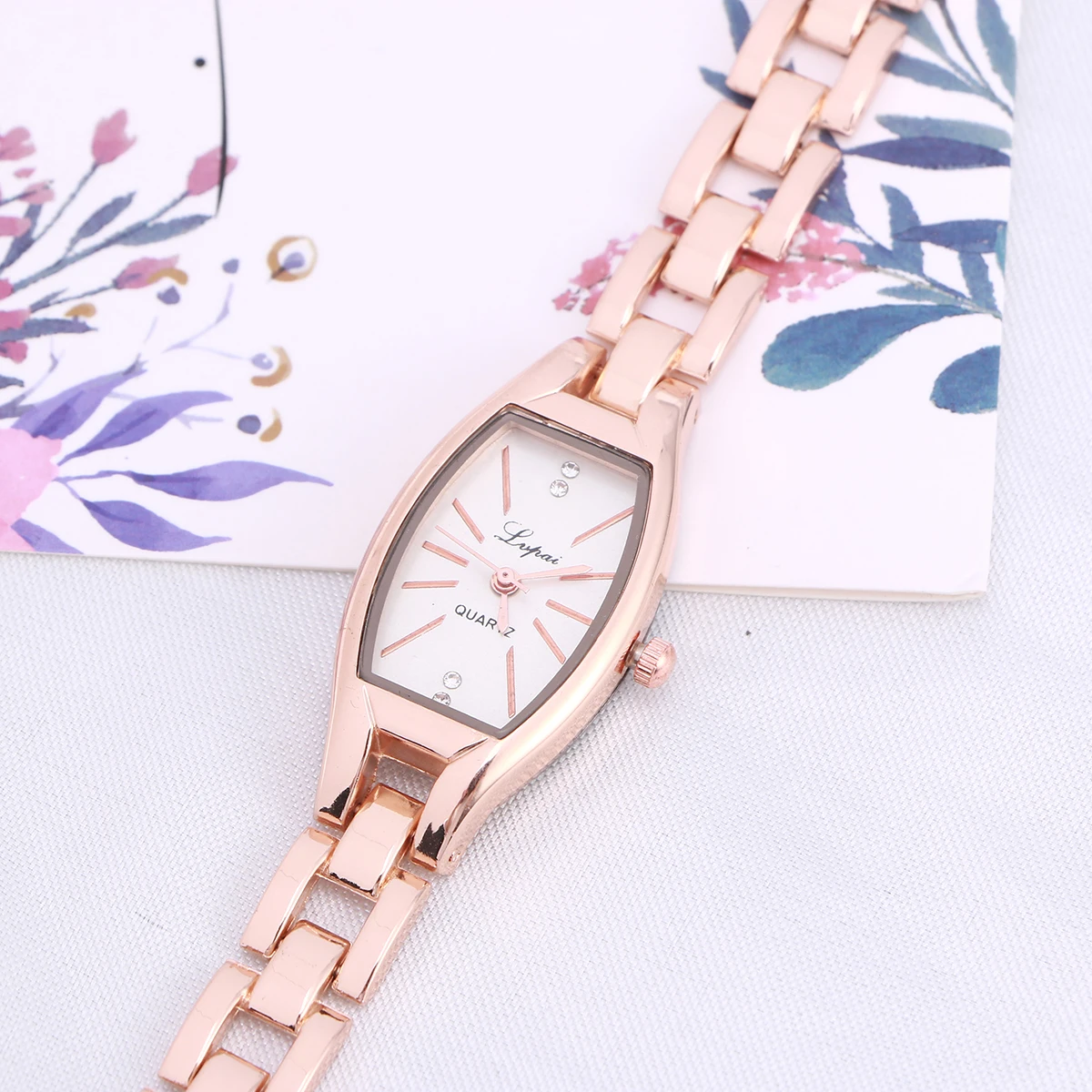 Relógios de quartzo combinando com qualquer pano feminino é elegante negócios nobre simples