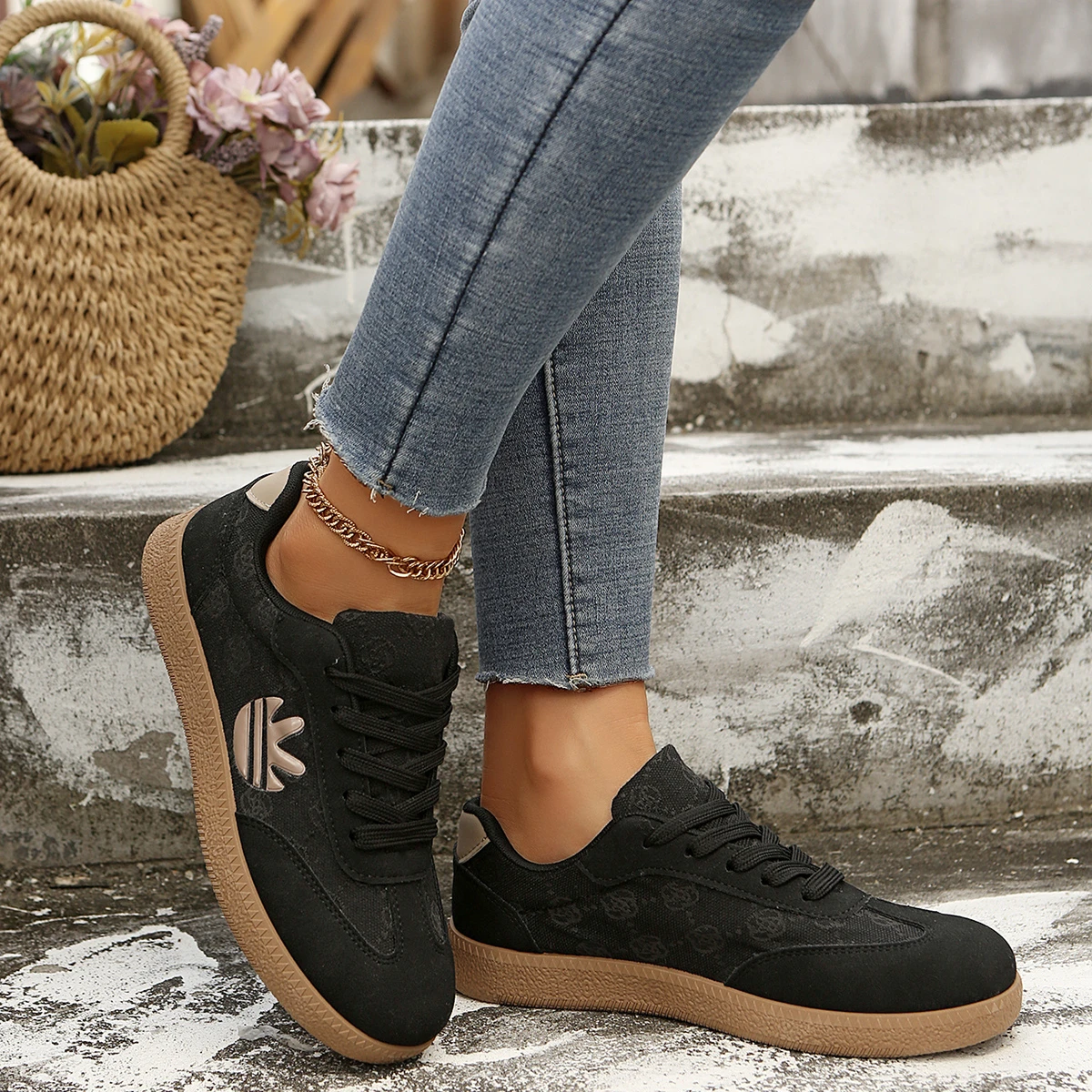 2026 Herbst Damenmode Wildleder-Sneaker mit Doppelschnalle und Metall-Details Leichte Atmungsaktive Bequeme Freizeitschuhe – Detail 5