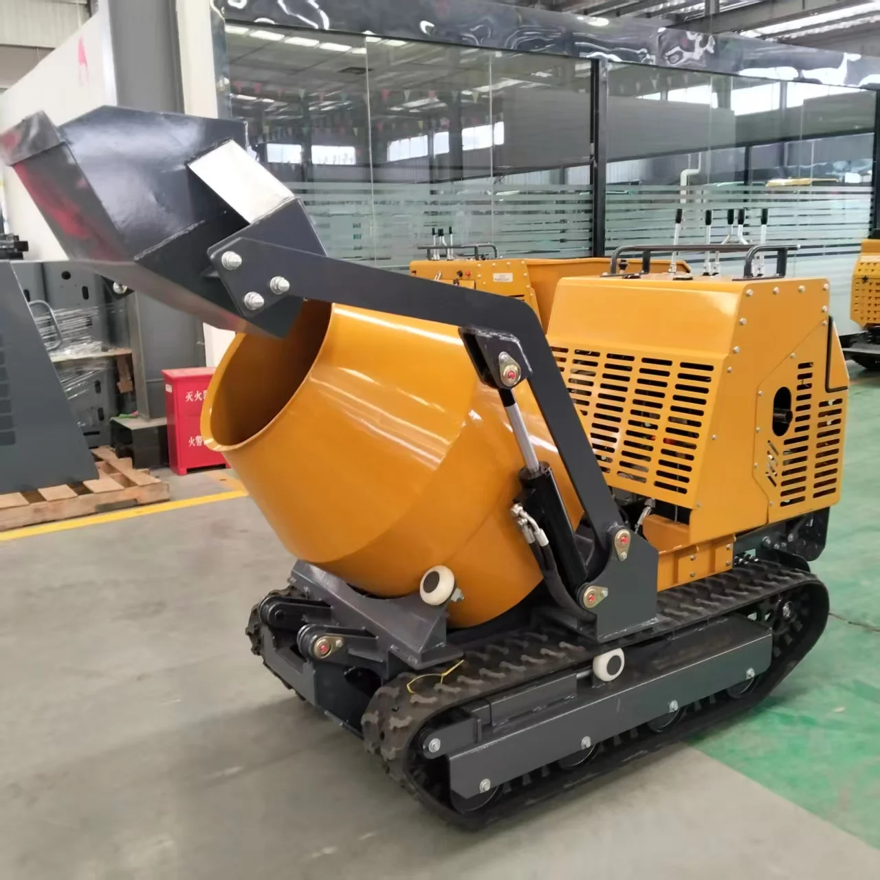 Multi-Functional AC750 Dumper With Concrete Mixer Hydraulic Unloading 100° Tilt Angle