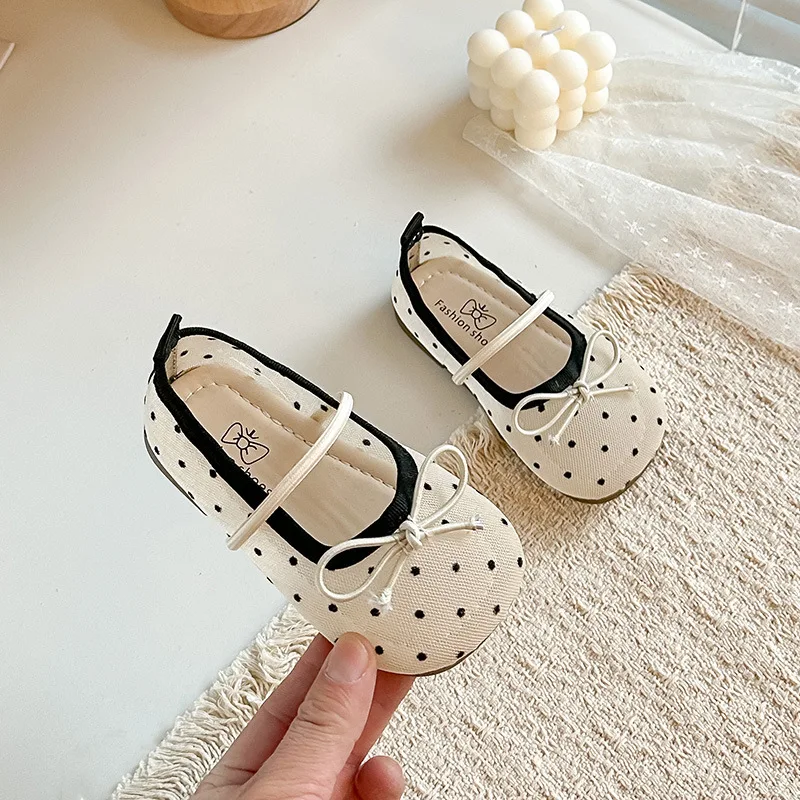 

Детские туфли-балетки для девочек с бантиками и сеткой в горошек, новинка 2026 года, повседневная обувь с круглым носком