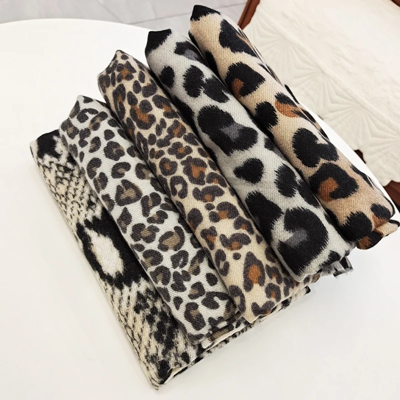 Leopard Cashmere Scarf New 2024 Lady Tassel Shawl Winter Warm Blanket Women Neckerchief Pashmina Thick Scarves Full Cover Scarf